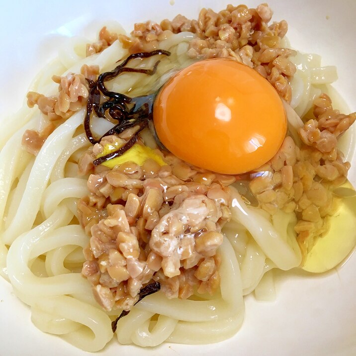 主婦のお昼ごはん  釜玉風の納豆うどん